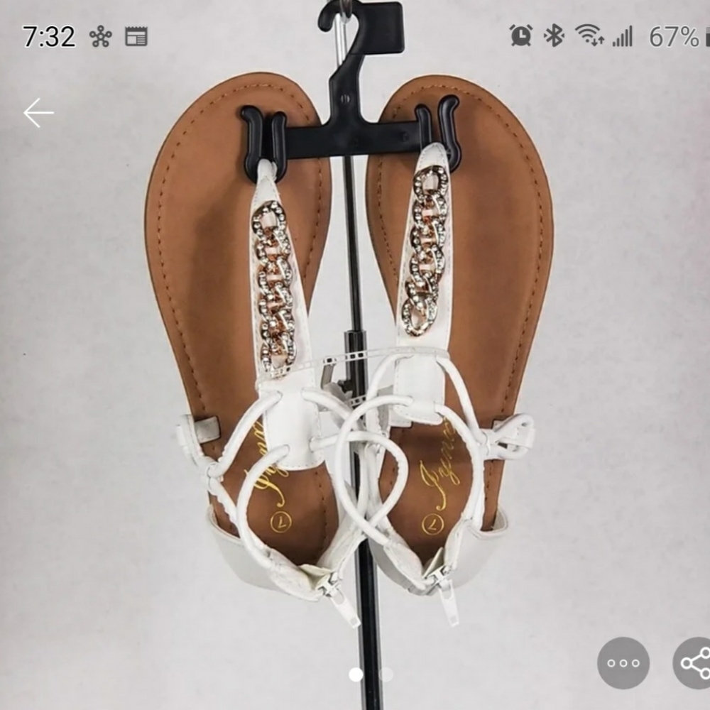NEW Iynx Sandals Size 7